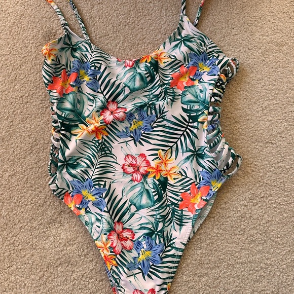 Vamped Tropical Floral One Piece Swimsuit Medium Cutout Sides Monokini - Picture 1 of 7